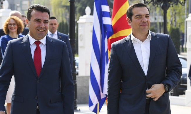 Заев и Ципрас са удостоени с международна награда за мир