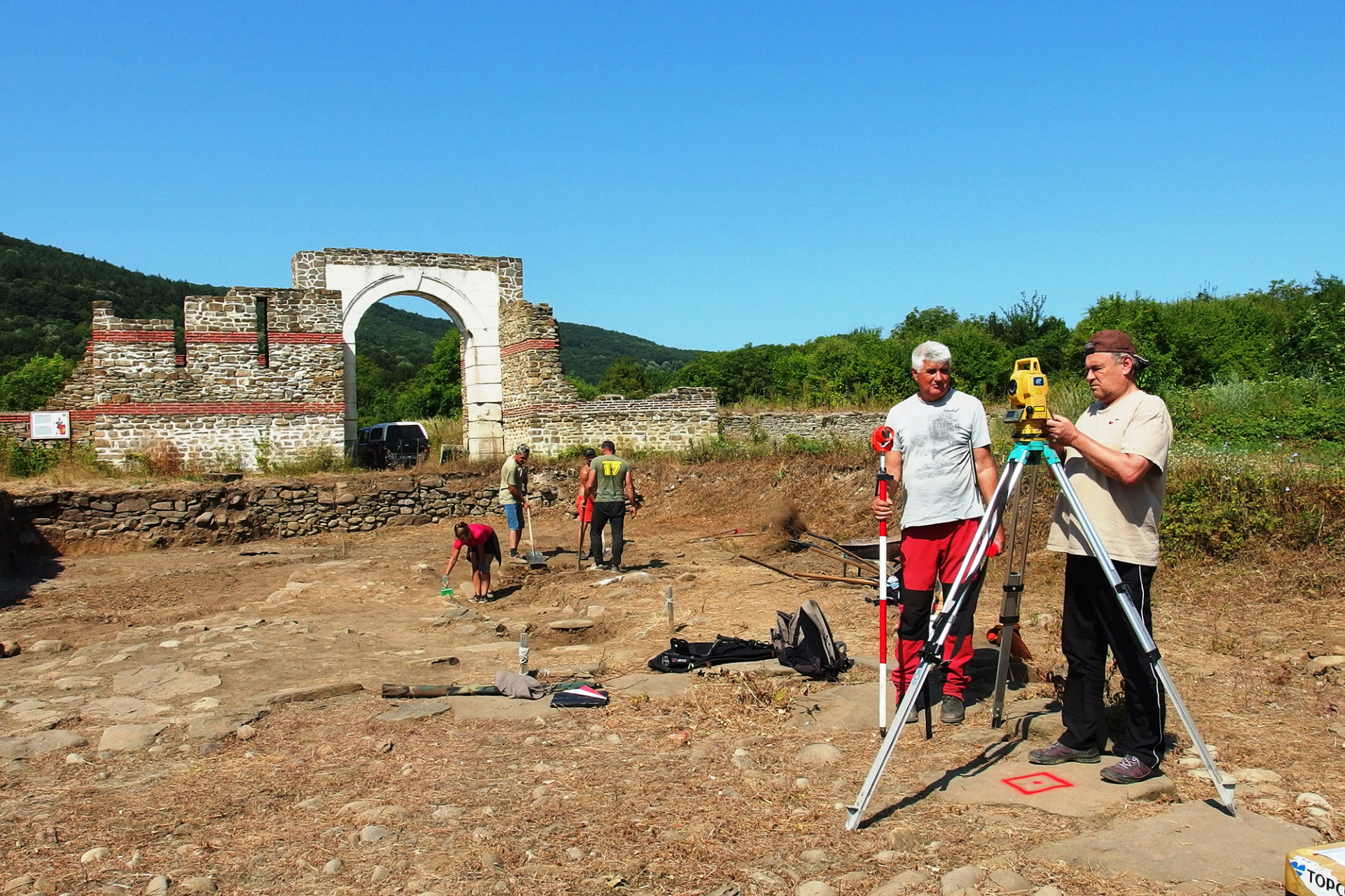 Археолози се натъкнаха на нещо уникално при разкопки до Троян СНИМКИ