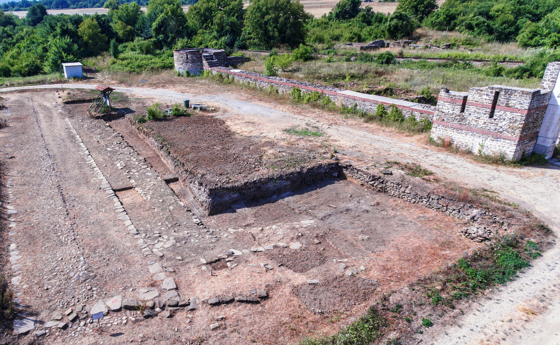 Археолози се натъкнаха на нещо уникално при разкопки до Троян СНИМКИ