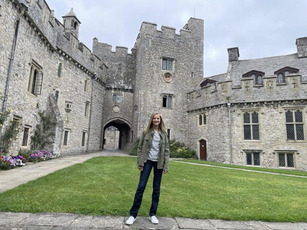 Испанската принцеса Леонор ще учи на Острова в колеж като замък СНИМКИ