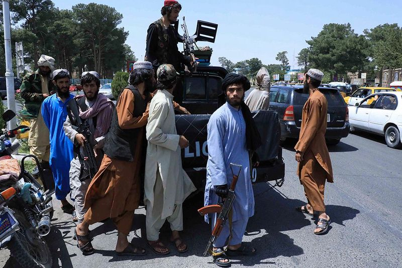 Безразборна стрелба в Афганистан! Над 70 души са убити или ранени