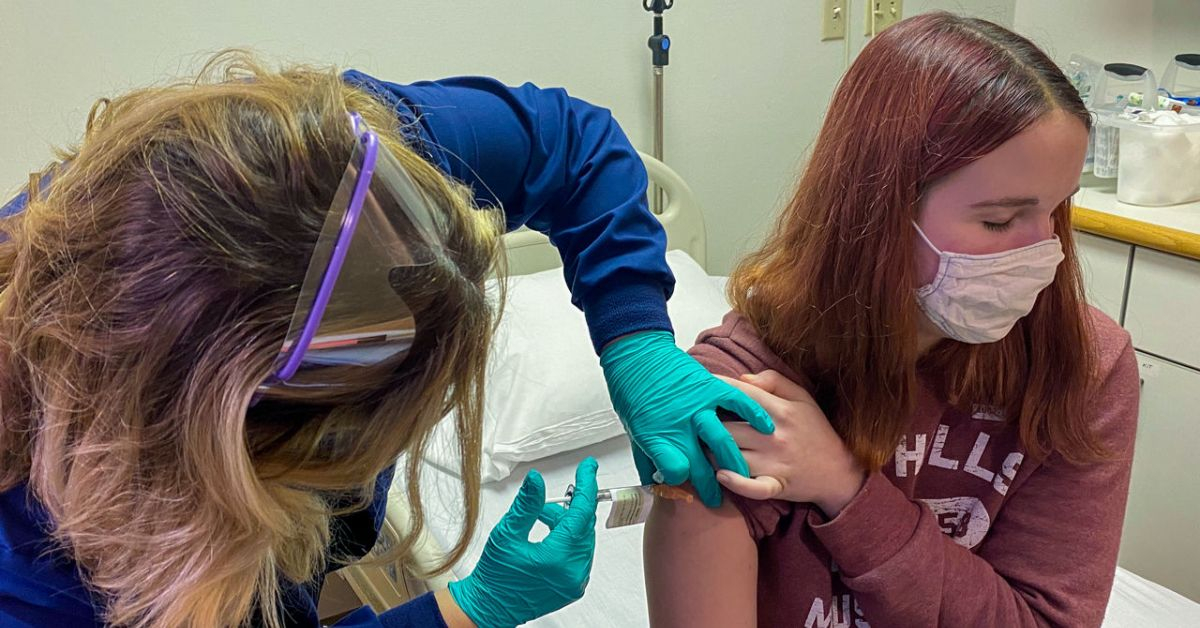 Британски експерти: Не слагайте К-19 ваксина на тези деца!