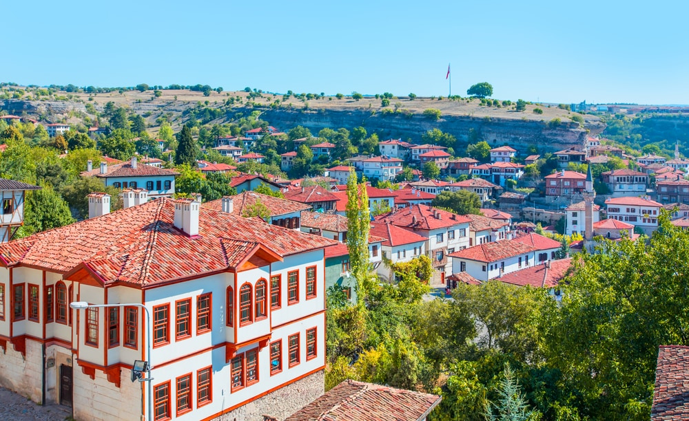 Този турски град все едно ви връща в България