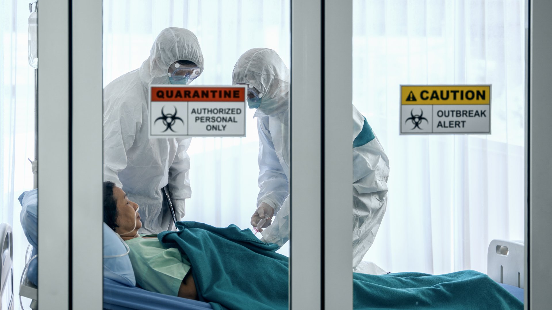 Учен бие тревога: Новият вариант на К-19 може да е опасен като ебола