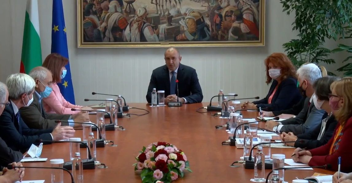 Започна срещата между Румен Радев и ръководството на ЦИК ВИДЕО