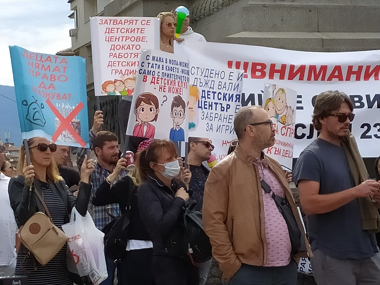 СПА туризмът избяга от протестите и се подмаза на Стела Балтова