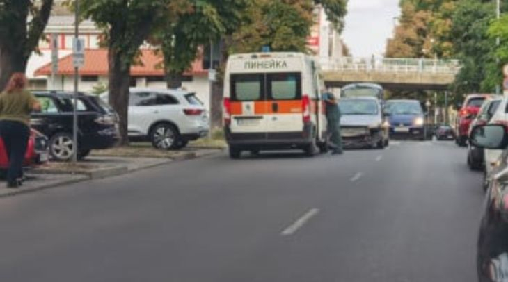 Тежка катастрофа окървави кръстовище в Пловдив СНИМКИ 