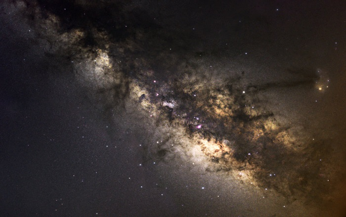 Учени записаха мистериозен радиосигнал от центъра на галактиката ВИДЕО