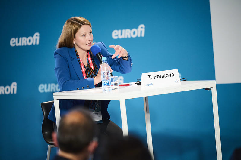 Евродепутатът Цветелина Пенкова коментира дигиталната трансформация във финансовия сектор на международната конференция EUROFI