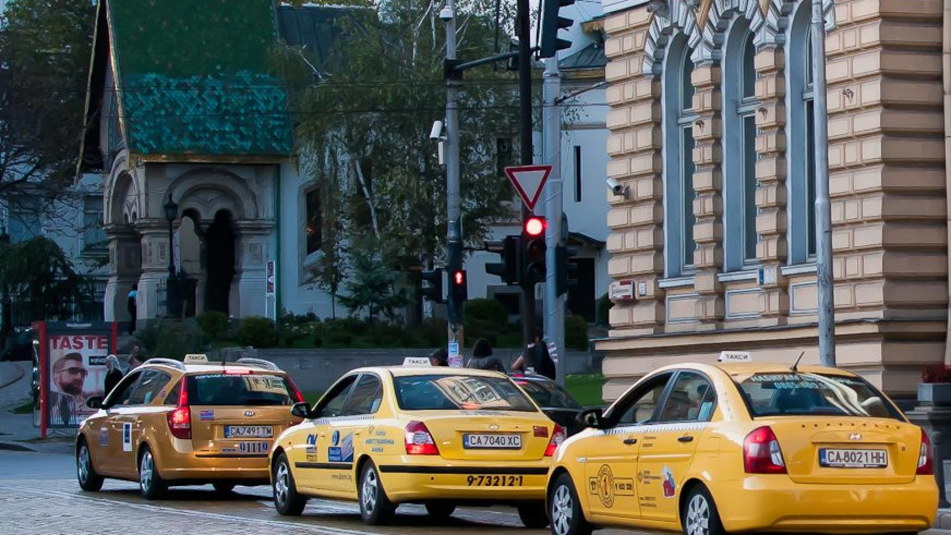 Таксиджиите в София се изтарикатиха! Отказват...