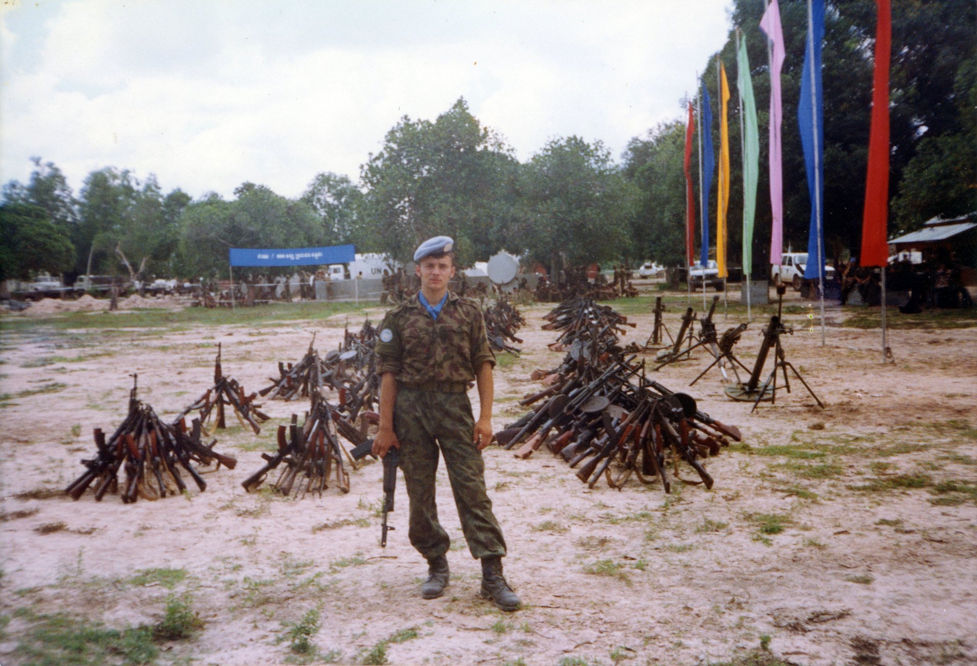 Наши "сини каски" с потресаващ разказ за мисията в Камбоджа и зверствата на червените кхмери СНИМКИ