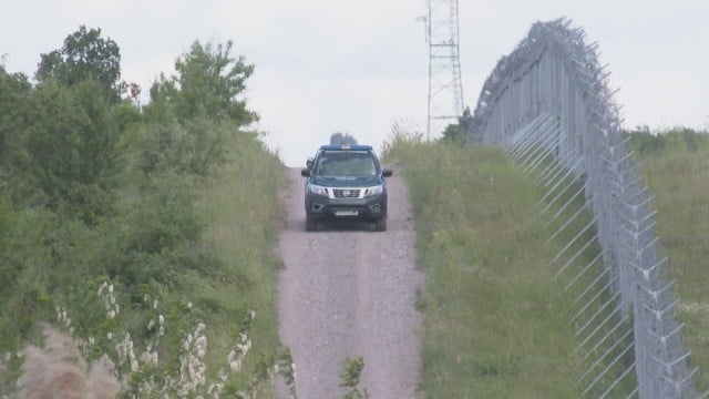 Кошмар и страх в пограничните ни села заради нашествието на бежанците СНИМКИ