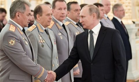 Изненадващо дни преди изборите в Русия Путин вдигна заплатите на...