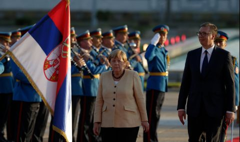 Сръбски политик към Меркел: Вземи Вучич със себе си, ти го доведе на власт