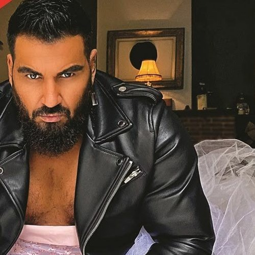 Азис предизвика страшен гей скандал в Турция СНИМКА