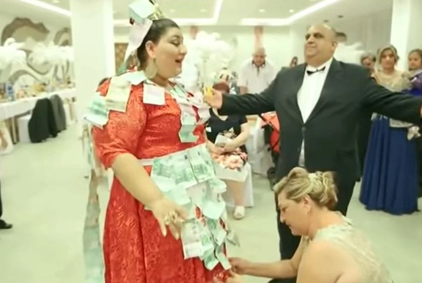 Циганска сватба за 180 хиляди евро с диаманти и лимузини сащиса мрежата ВИДЕО