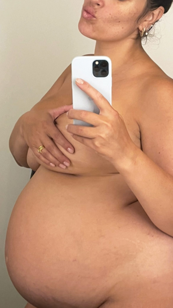 Пищната моделка Ашли Греъм се разголи, за да покаже как бременността променя тялото й СНИМКИ 18+