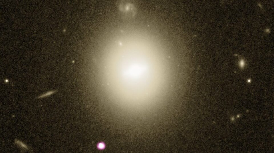 Зрелище: Астрономи заснеха как неуловима черна дупка поглъща звезда