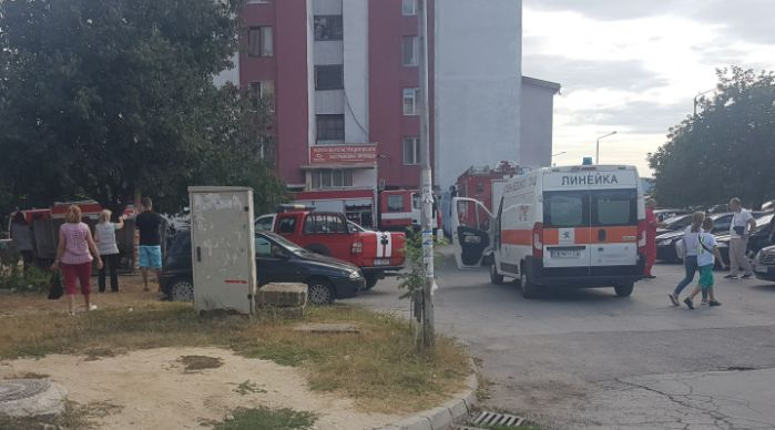 Мощна експлозия разтърси варненски блок, линейки и пожарни хвърчат към мястото СНИМКИ 