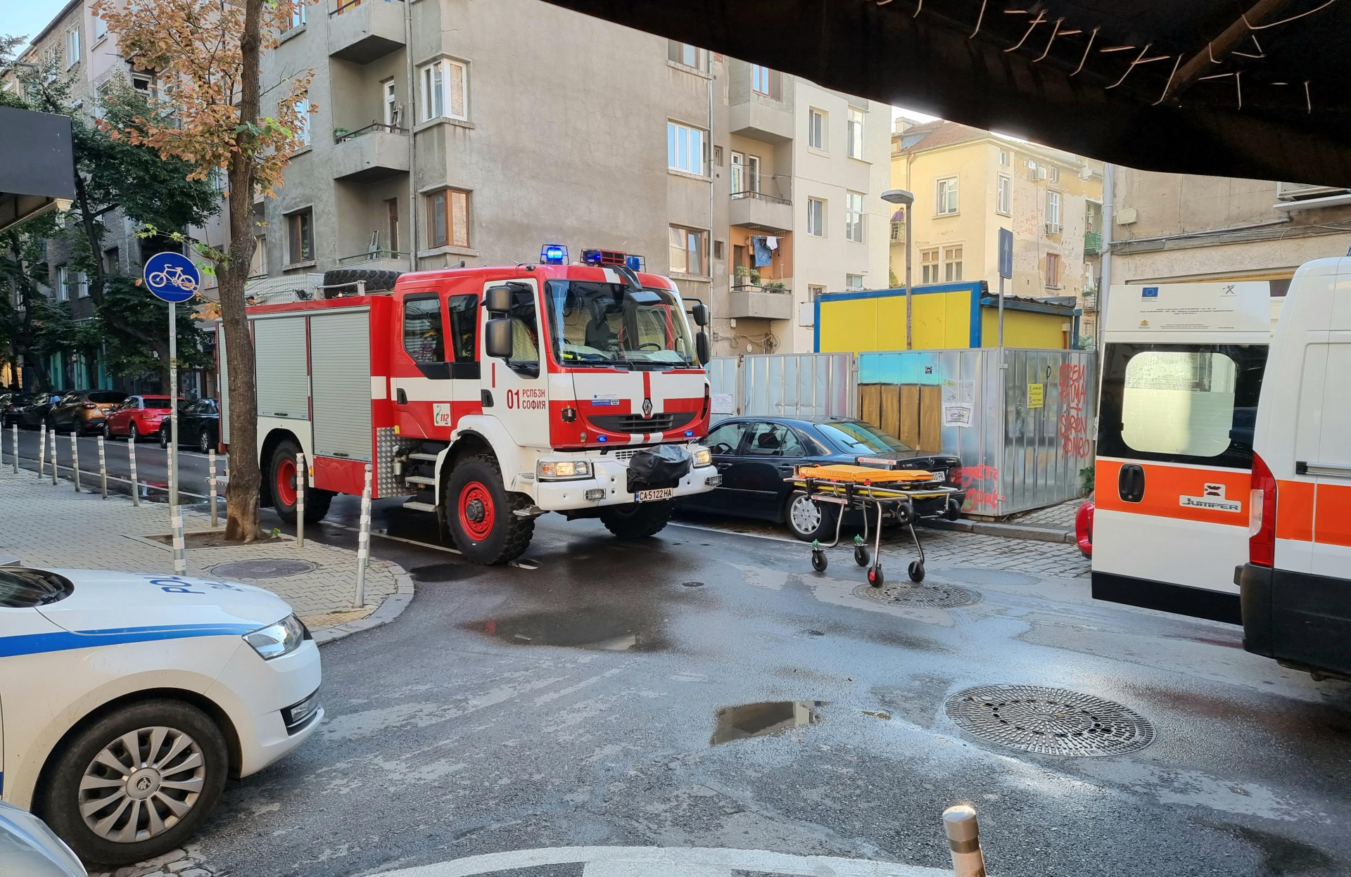 Първи СНИМКИ от кошмарния инцидент в центъра на София 