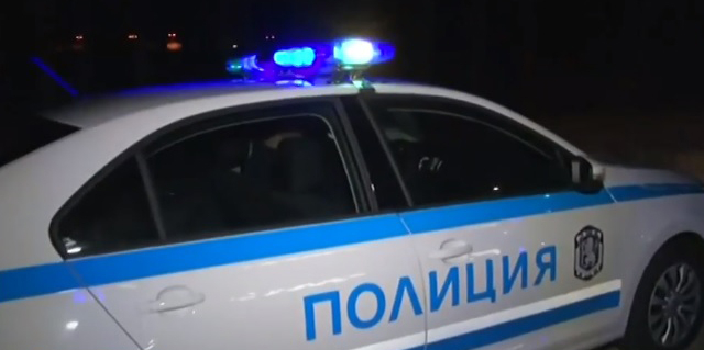 Екшън в среднощен Бургас: Полицията преследва автомобили в луда гонка