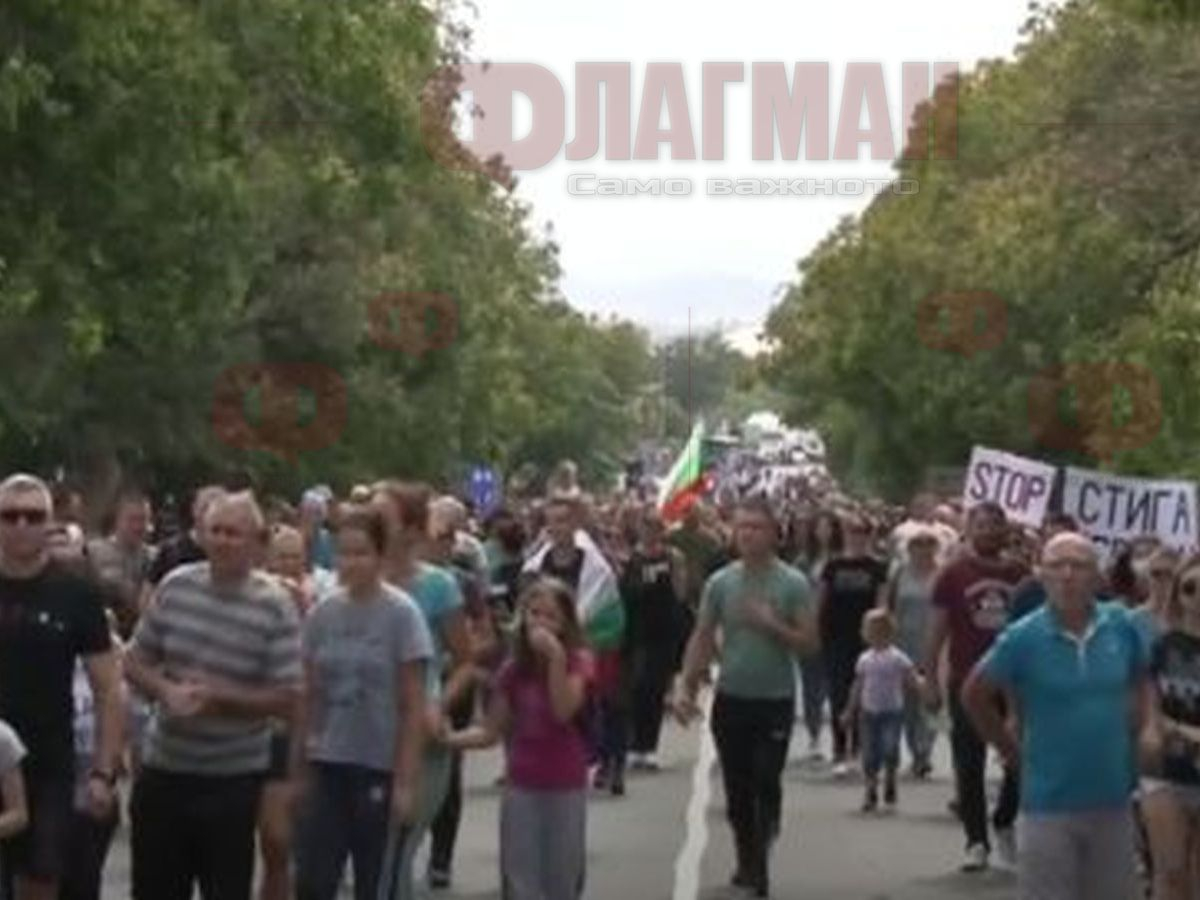 Айтозлии пак блокират пътя на смъртта в знак на протест
