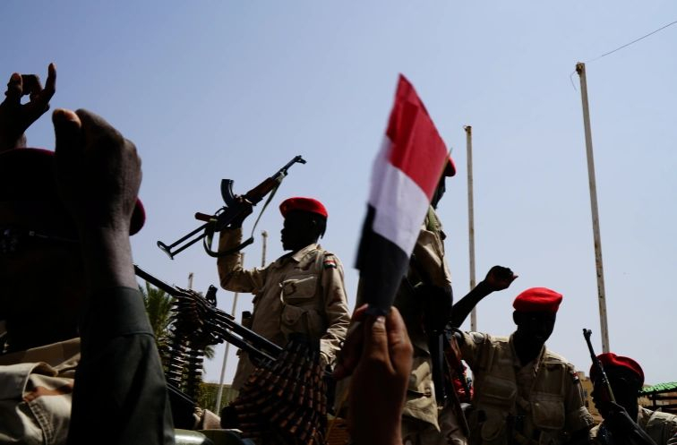 Ужас в Судан! Танкове тръгнаха по улиците