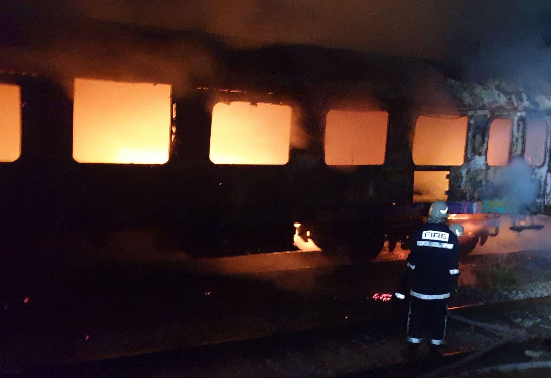 Среднощен ад в пътнически влак във Варна СНИМКИ