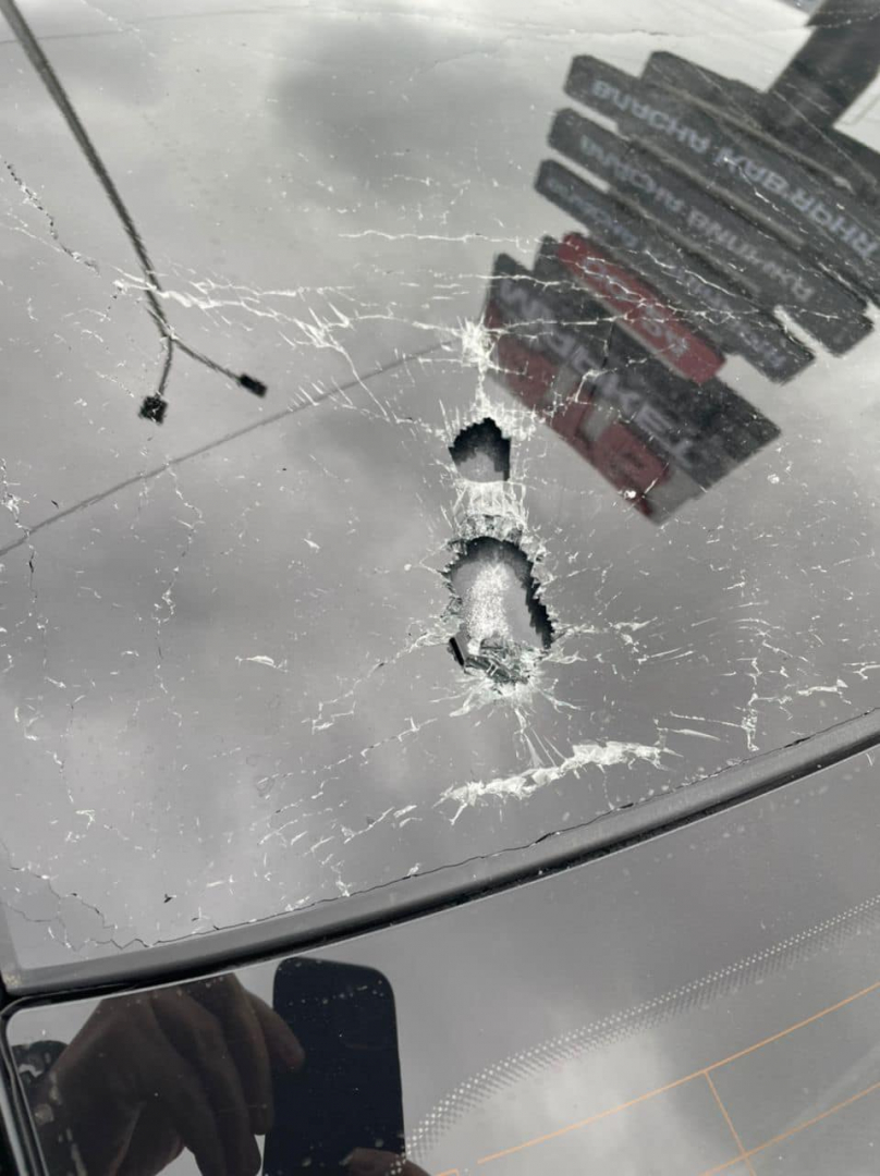 Покушение: Изстреляха над 10 куршума по колата на първия помощник на Зеленски СНИМКИ