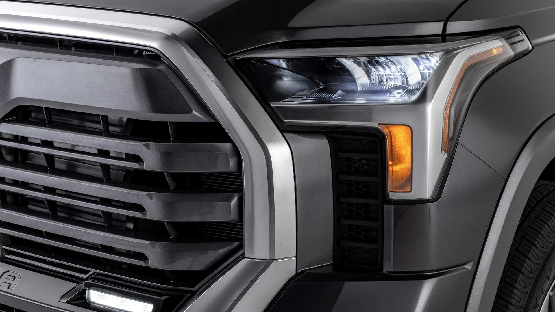 Новата Toyota Tundra: Брутален дизайн и изключително яко шаси СНИМКИ