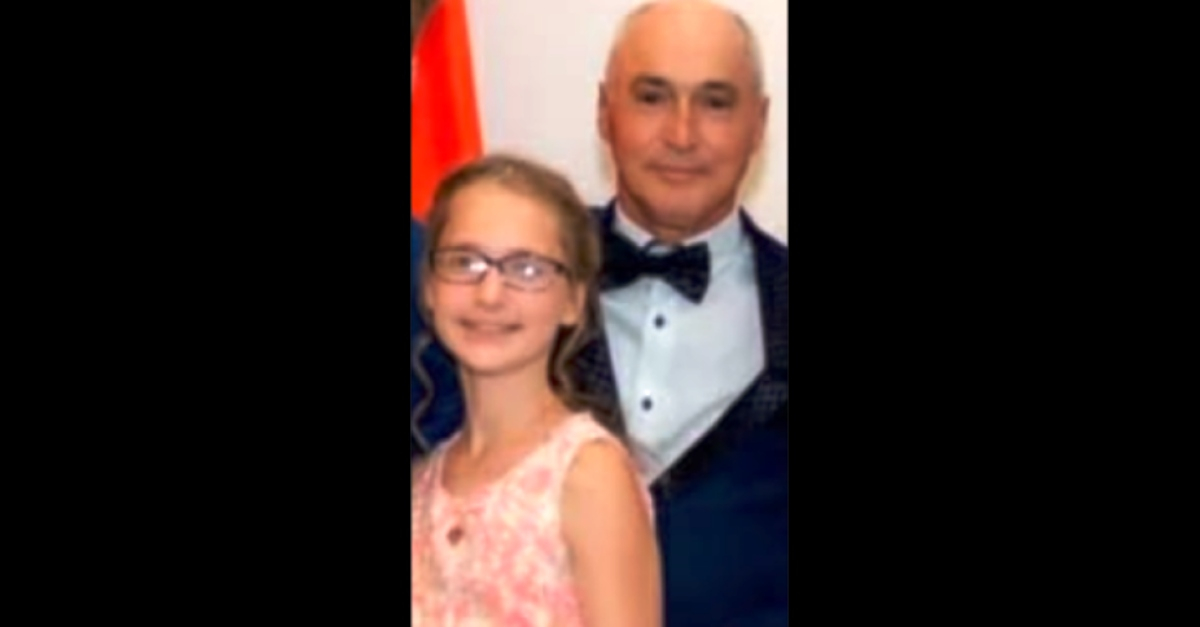 22-г българин закла баща си и 12-г си сестричка в Ню Йорк СНИМКИ