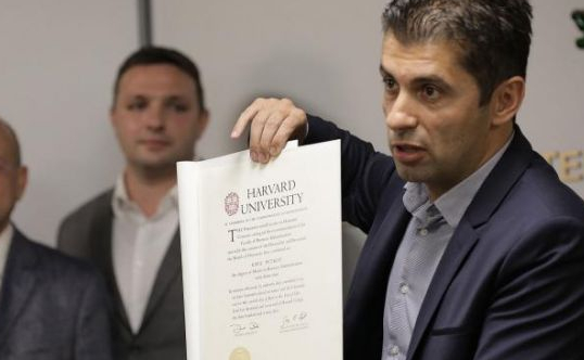 Кирил Петков не фигурира в списъка на завършилите Харвардския университет