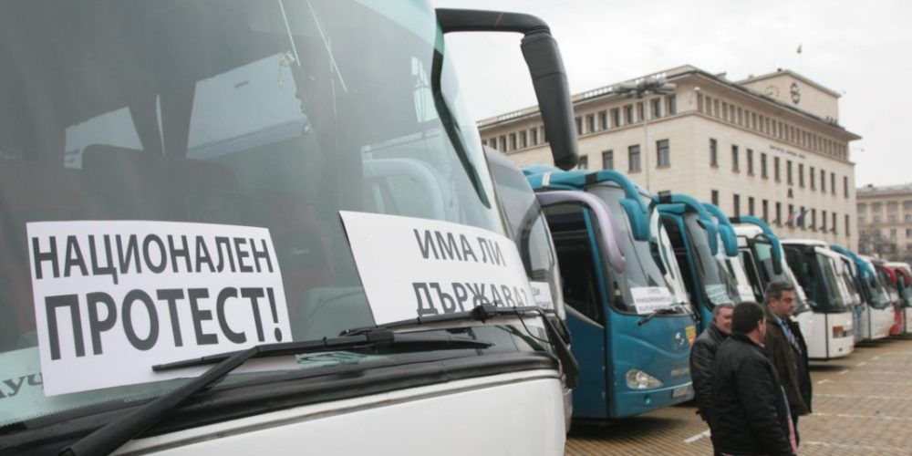 Пореден голям протест срещу властта: Автобуси и таксита блокират София