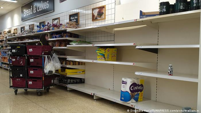 Невиждана криза на Острова: Магазините са празни, паниката расте, а ще става и по-зле