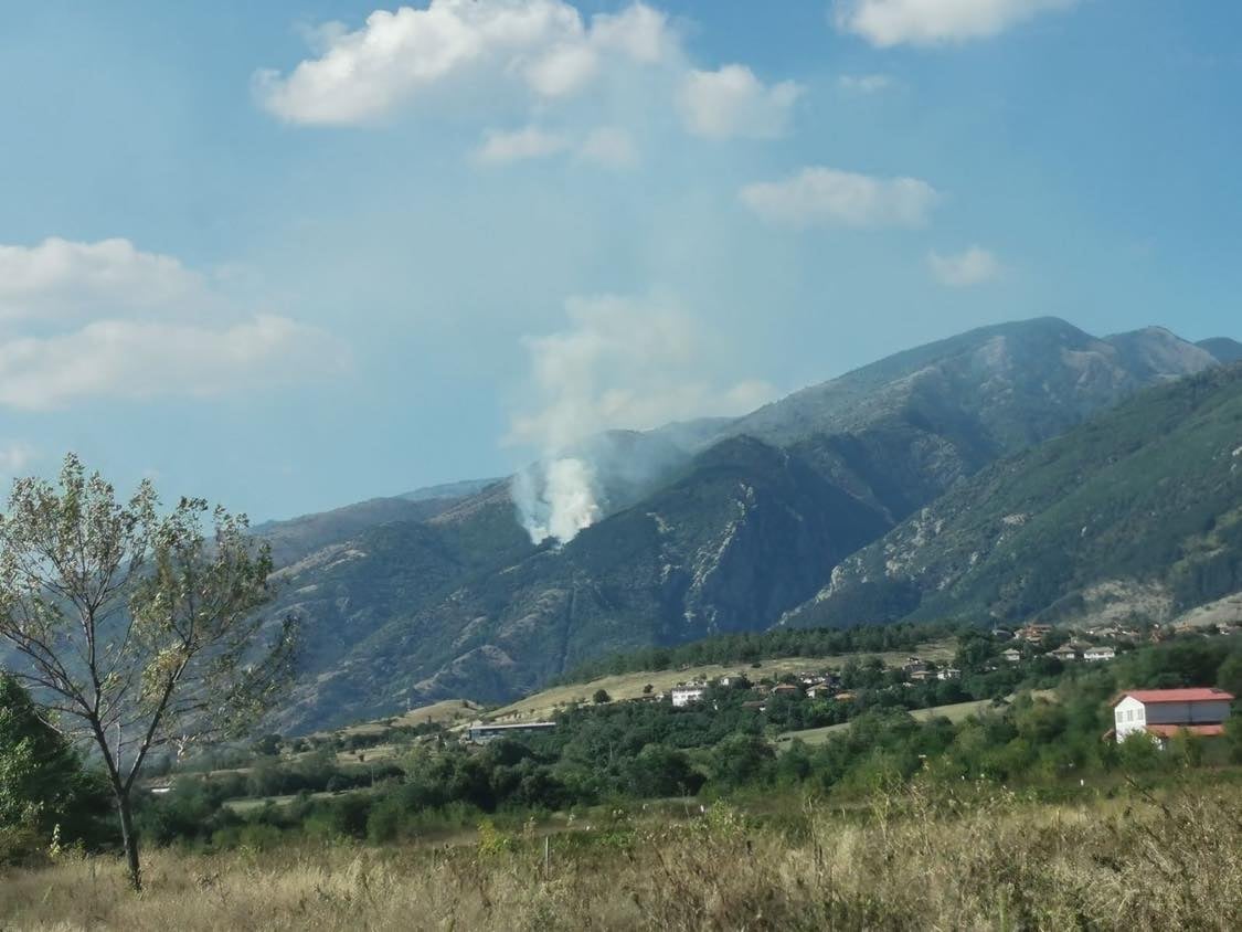 Локализираха пожара в Балкана, пламнал заради нехайни гуляйджии 