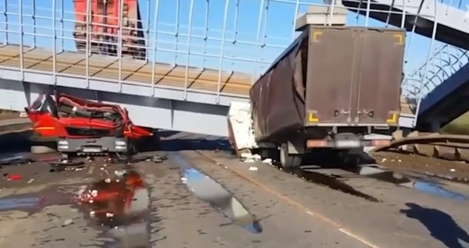 Пешеходен мост се срути, има загинали ВИДЕО
