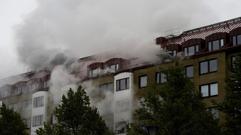 Страшен пожар в жилищен блок, има жертви, десетки са пострадали ВИДЕО