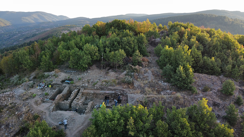 Археолози с изумителни находки в град на повече от 6000 години в Пиринско СНИМКИ