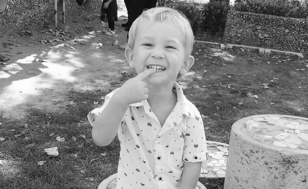 Не е за вярване какво направиха почернените родители на 3-г. Крис, загинал при меле в Добрич 