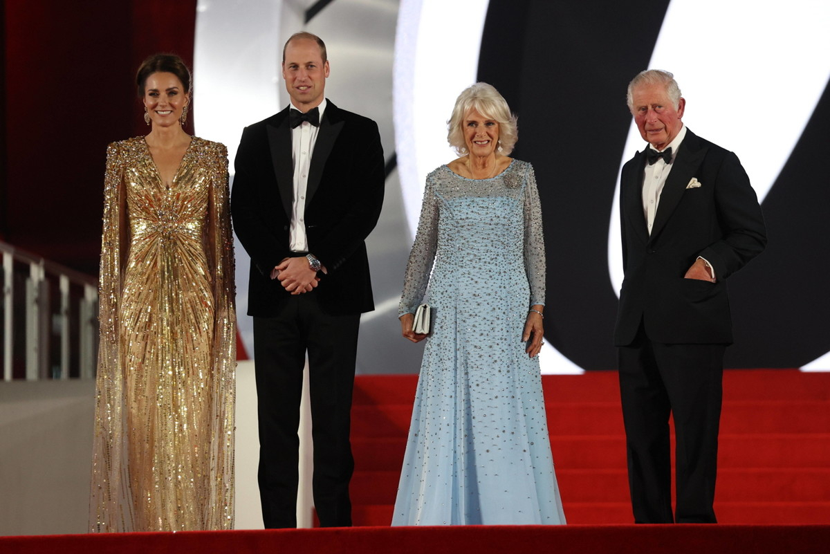 Истинска принцеса: Кейт Мидълтън прикова погледите на червения килим СНИМКИ 