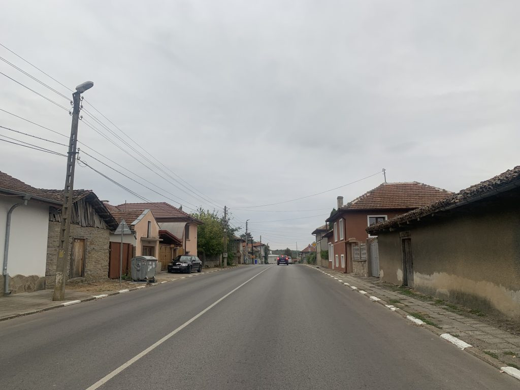 Това е селото на богаташите в Еленския балкан СНИМКИ