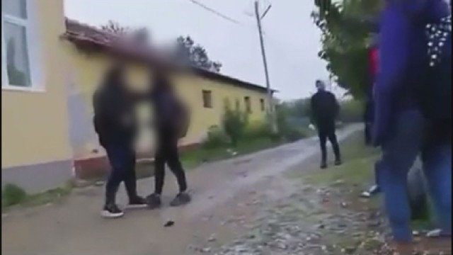 Насилие: Медиатор бие дете на метри от училището в Якимово