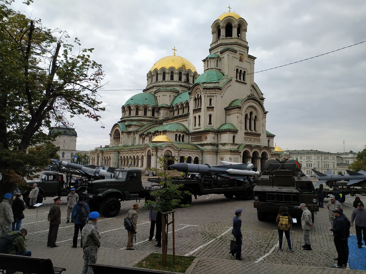 Тежка бойна техника се изсипа в центъра на София! СНИМКИ