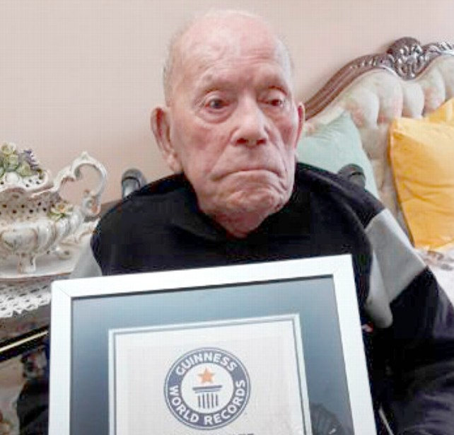 Най-възрастният 112-г. мъж в света разкри тайната на дълголетието си СНИМКИ