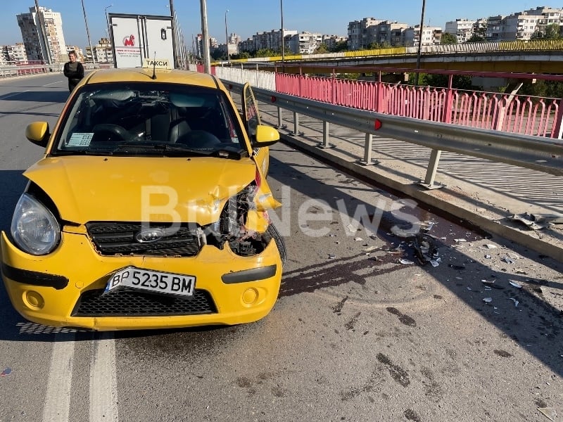 Най-известният таксиджия във Враца катастрофира лошо СНИМКИ