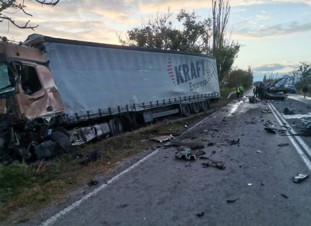 Ново страшно меле с ТИР, има загинал СНИМКИ