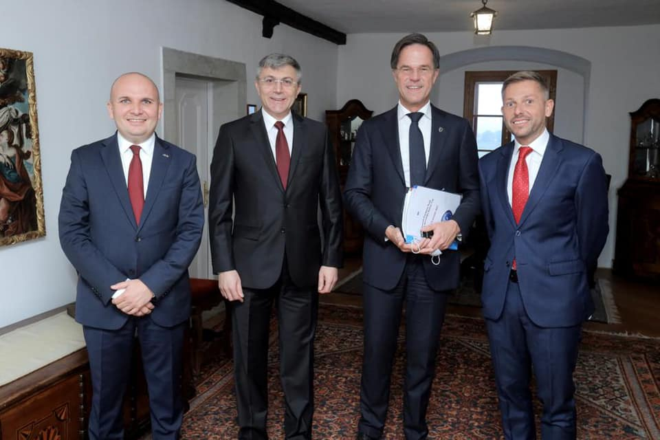 Мустафа Карадайъ на среща с либералните министър-председатели