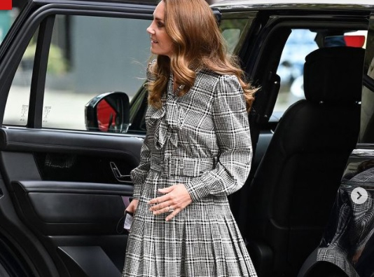 „Пестеливата херцогиня“: Кейт Мидълтън се появи с рокля за 20 евро СНИМКИ