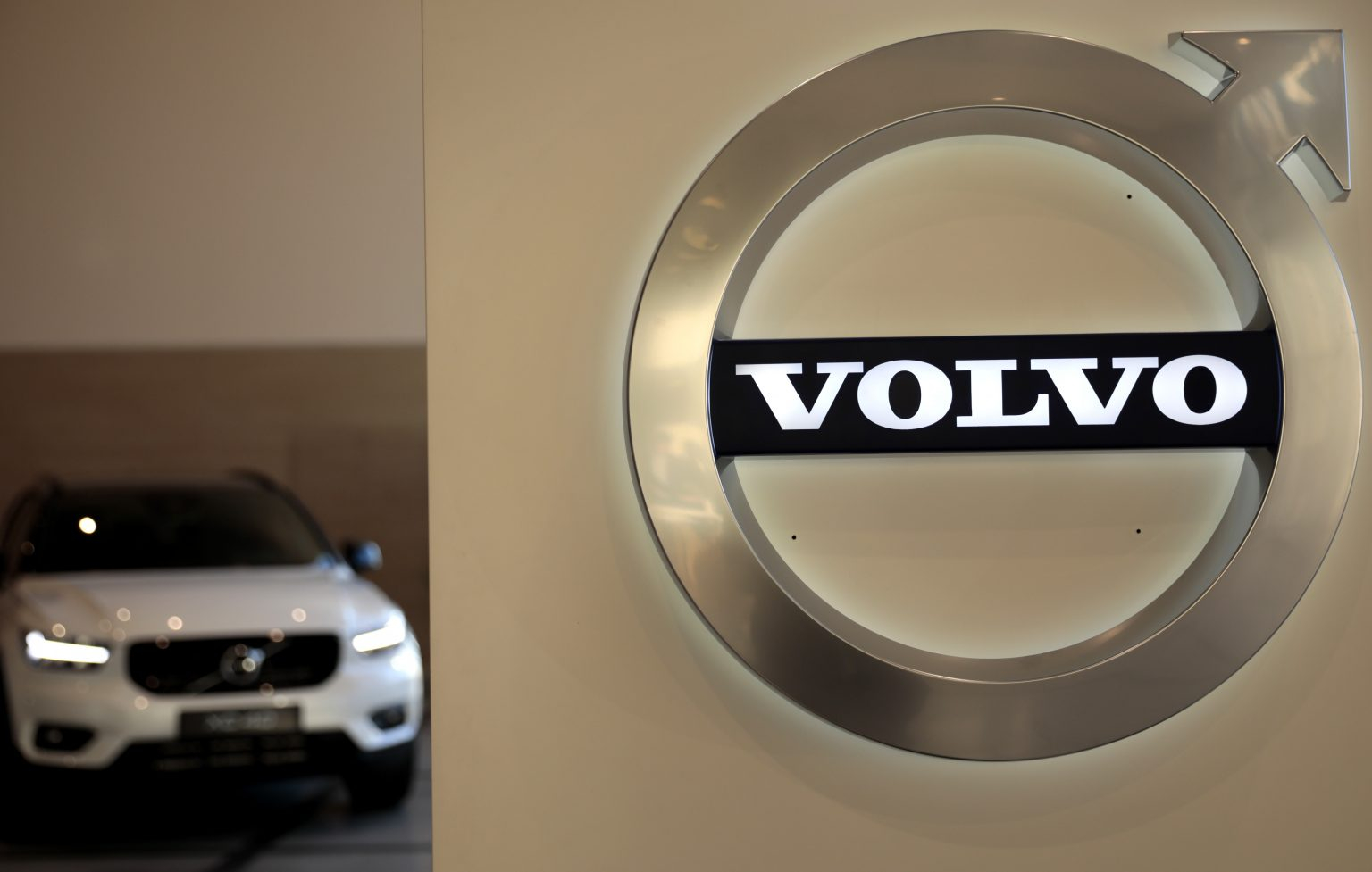 Volvo изтегля над 460 000 коли по целия свят заради дефект