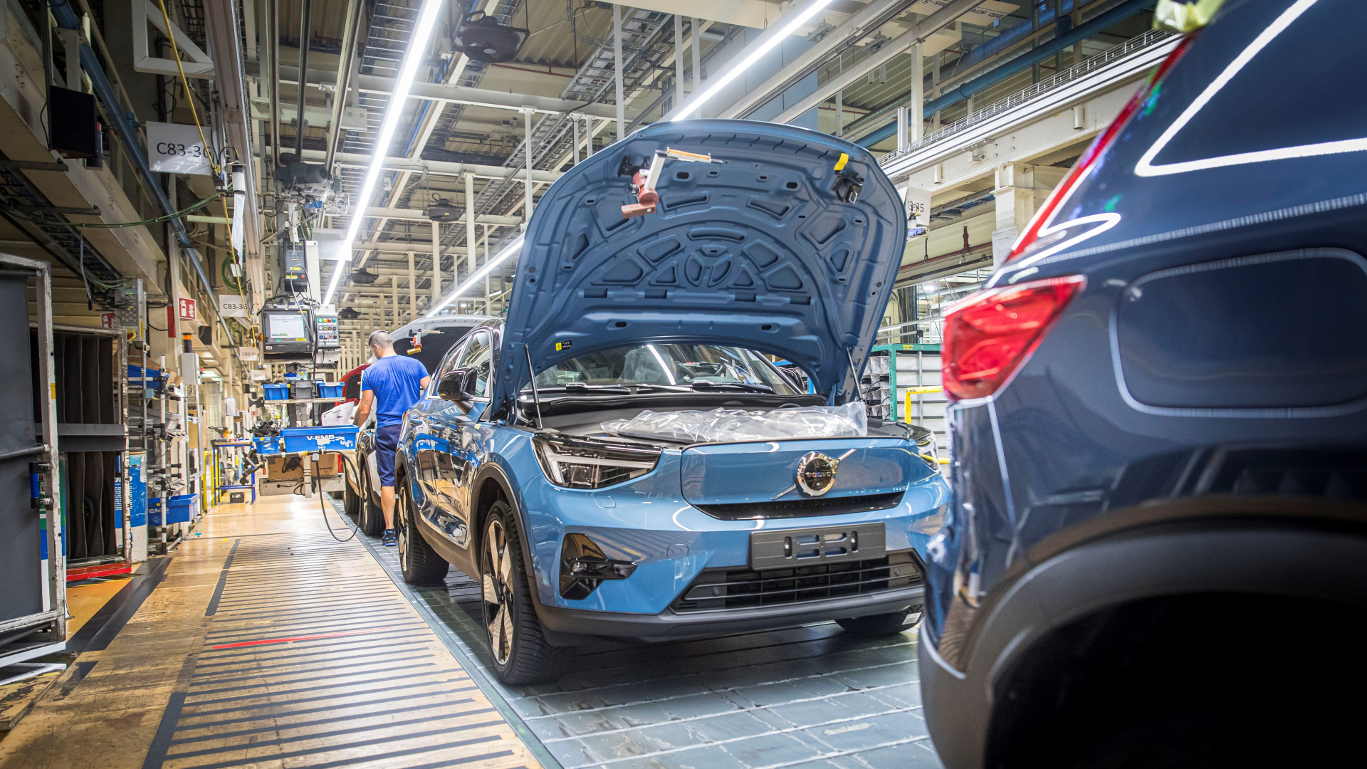 Volvo Cars започва производството на Новото C40 Recharge